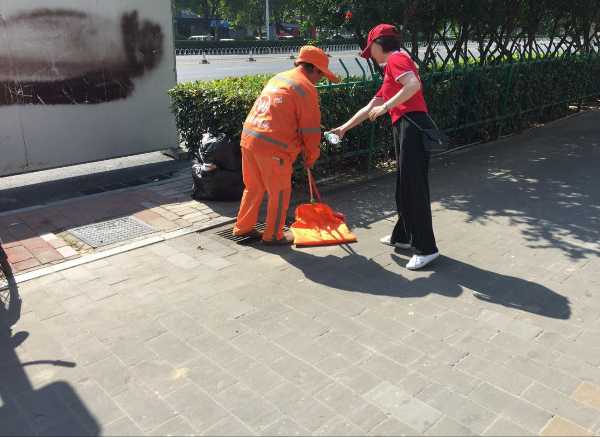 下雨天环卫清洁工人打扫街道视频素材,延时摄影视频素材下载,高清1920X1080视频素材下载,凌点视频素材网,编号:355712